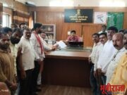 मराठा आंदोलकांवर लाठीचार्ज करणार्यांवर कायदेशीर कारवाई करण्यासाठी सकल मराठा समाजाच्या वतीने खामगाव उपविभागीय कार्यालयात निवेदन