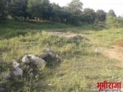 देगाव मार्गावर स्मशानभूमीत उघड्यावर होतें अंतिम संस्कार