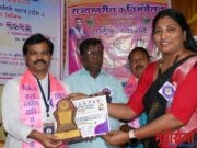 कवयित्री शितल शेगोकार यांना पुणे येथे राज्यस्तरीय डॉ. बाबासाहेब आंबेडकर साहित्यरत्न पुरस्काराने सन्मानित