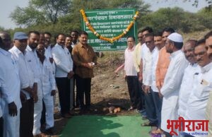 दिपावली निमित्त कामाचे नारळ फोडुन हिमायतनगर वासियांना लोकप्रिय आमदार माधवरावजी पाटिल जवळगावकरांनी दिल्या गोड शुभेच्छा…..