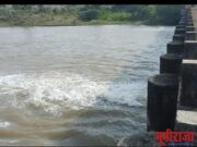 पिंपळगाव टाकळी बंधाऱ्याला गेट तुटल्याने प्रचंड पाणी गळती…..