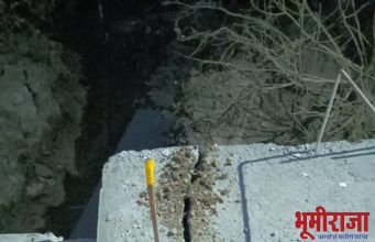 हिमायतनगर शहराजवळील नव्याने बांधलेल्या पुलास पडले भगदाड!