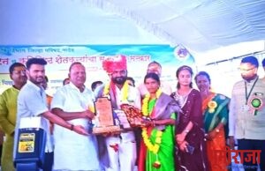 करंजी येथील अल्पभूधारक शेतकरी संजय बळवंतराव चाभरकर यांना डाॅ. शंकरराव चव्हाण कृषिनिष्ठ शेतकरी पुरस्कार….