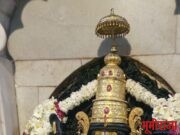 श्रींच्या दर्शनासाठी हजारो भाविकांची गर्दी