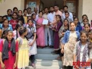 रस्त्यावरील खड्ड्यामुळे ऐन_परीक्षेच्या काळात मानव विकासची बस सेवा बंद.