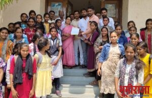 रस्त्यावरील खड्ड्यामुळे ऐन_परीक्षेच्या काळात मानव विकासची बस सेवा बंद.