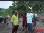 अखेर…. युवकांना घेऊन सरपंच प्रतिनिधीने रस्ता बनवला!