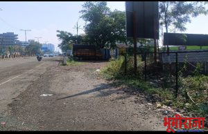 कपिला नदी व नैसर्गिक नाल्यांच्या प्रवाह अडवल्याने संभाजी नगर रोडला तलावाचे स्वरूप.