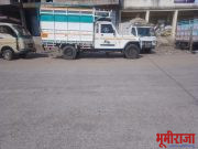 रोडवर अतिरीक्त वाहणे उभी केल्याने वाहतुकीस होतो अडथळा.