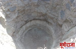 भुगर्भातील पाणीपातळी खाली गेल्याने विहीरीने गाठला तळ.