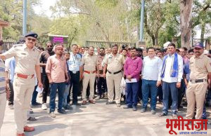 औष्णिक विद्युत केंद्र, पारस येथे खालील मागण्यासाठी.द्वार सभा व निदर्शन, आंदोलन करण्यात आले.