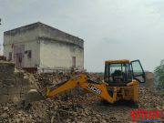 पुण्यश्लोक अहिल्यादेवी भक्तांनो, आजचा बुलडोजर घाट नांदूर मधमेश्वर येथील पुण्यश्लोक अहिल्यादेवी होळकर यांनी बांधलेल्या होळकरवाड्यावर नाही तर तो महाराष्ट्रातील होळकरशाहीच्या अनुयायांच्या काळजावर चालविला……!!