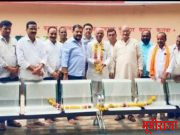 हिमायतनगर येथील प्रसिद्ध व्यापारी श्यामजी मारूडवार यांनी श्रीक्षेत्र परमेश्वर मंदिराला आसनखुर्चीची दिली देणगी.