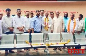 हिमायतनगर येथील प्रसिद्ध व्यापारी श्यामजी मारूडवार यांनी श्रीक्षेत्र परमेश्वर मंदिराला आसनखुर्चीची दिली देणगी.