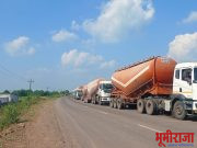 जलंब माटरगाव रोडवर असलेल्या कंट्रशन कंपणीचे रोडवर उभे असलेल्या ट्रक मुळे अपघात होण्याची शक्यता