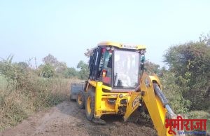 लोकसहभागातुन पांदण रस्त्यांची शेतक-यांनी केली दुरुस्ती..