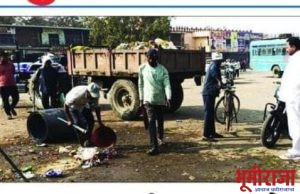 हिमायतनगर शहराच्या स्वच्छतेसाठी स्वत: नगराध्यक्ष प्रत्यक्षदर्शनी रस्त्यावर…