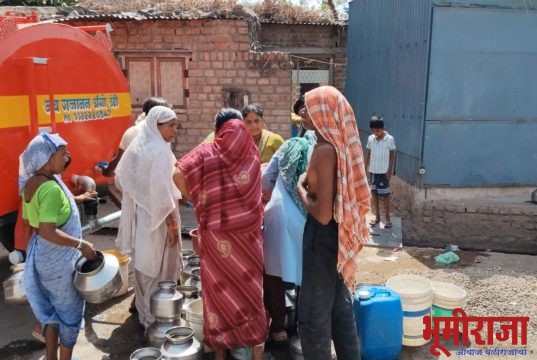 डॉ. बाबासाहेब आंबेडकर प्रतिष्ठान यांच्या कडून लोहारा गावात मोफत पाणी वाटप