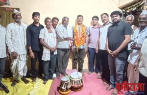 पि.एच.डी. पदवी प्रात्त केल्यामुळे बोंपिलवार बंधुचा गावक-याकडुन सत्कार…
